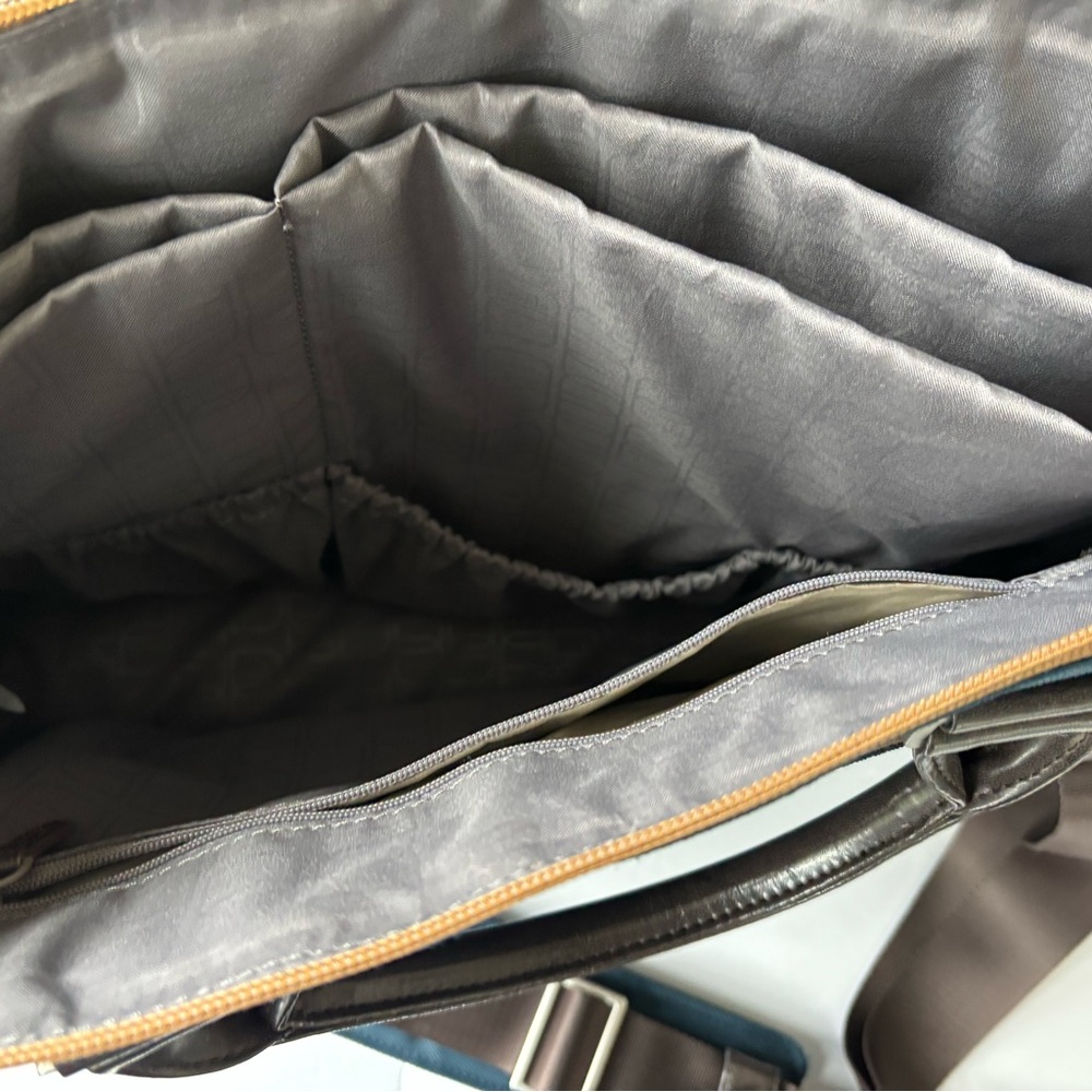 Moshi Urbana laptop 15" case excellent used condition. No pen-marks/blemishes. - Picture 6 of 7